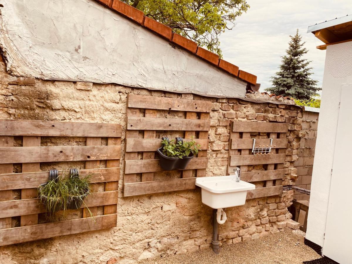 Lodge Daniel-mikulov, A Private Just For