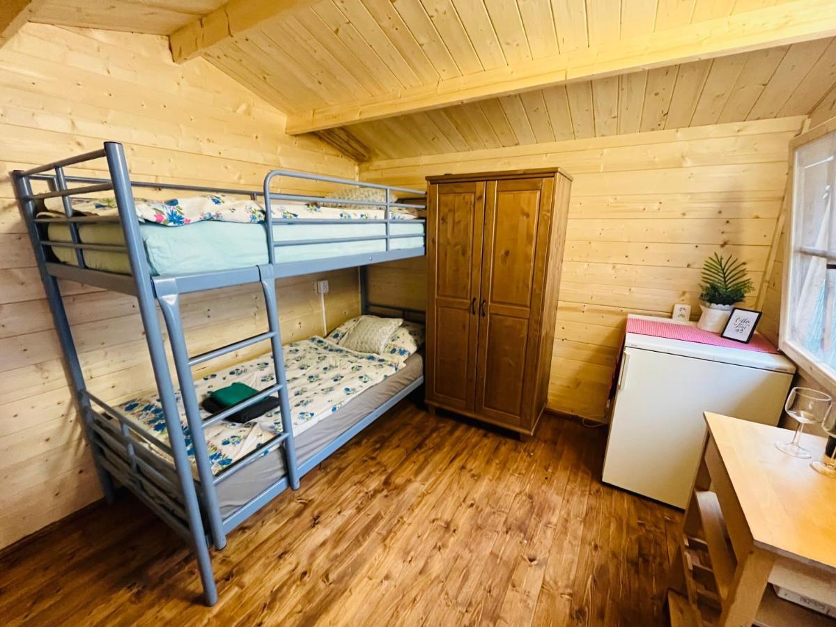Lodge Daniel-mikulov, A Private Just For